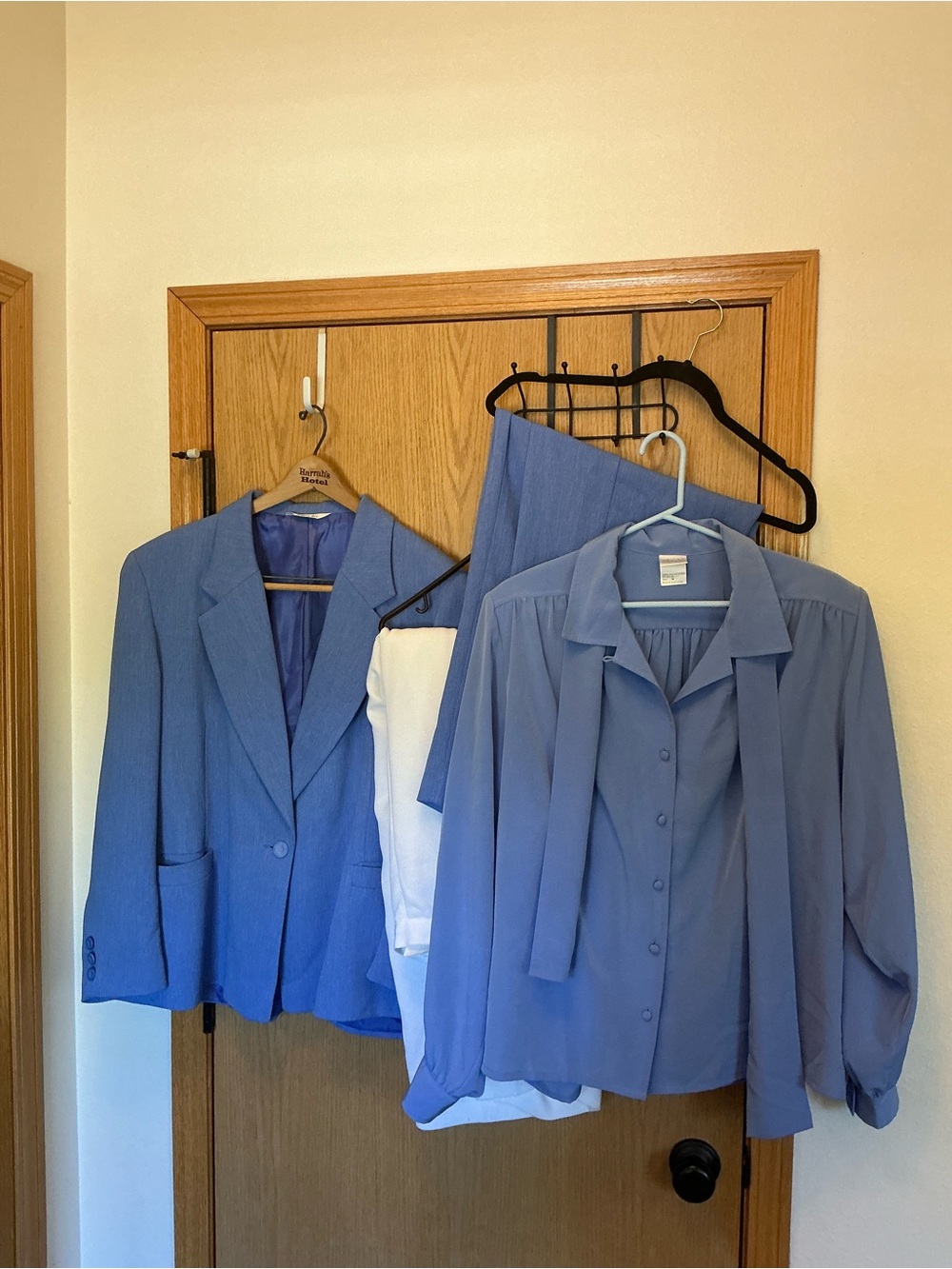 Vintage 4-piece women’s Bleyle pants suit, Blazer, blouse, pants, 18, plus size
